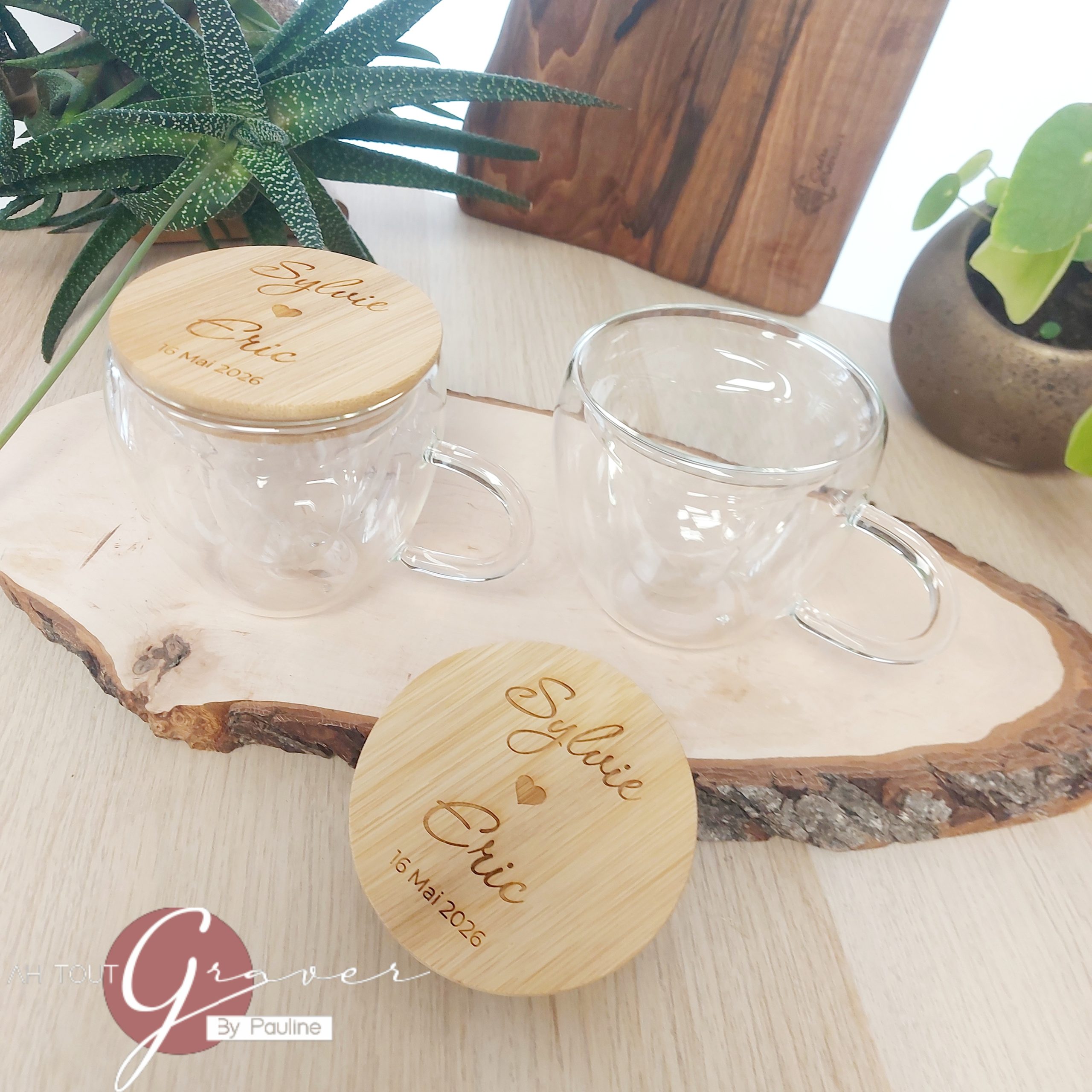 Tasse en verre à double paroi en forme de cœur et couvercle en bambou. Capacité : 180 ml. – Image 3